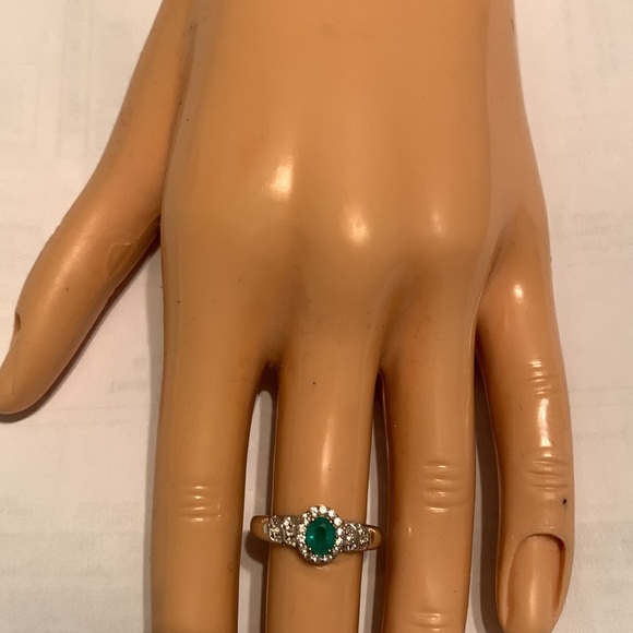 EMERALD RING, SIZE 7 - Picture 2 of 9